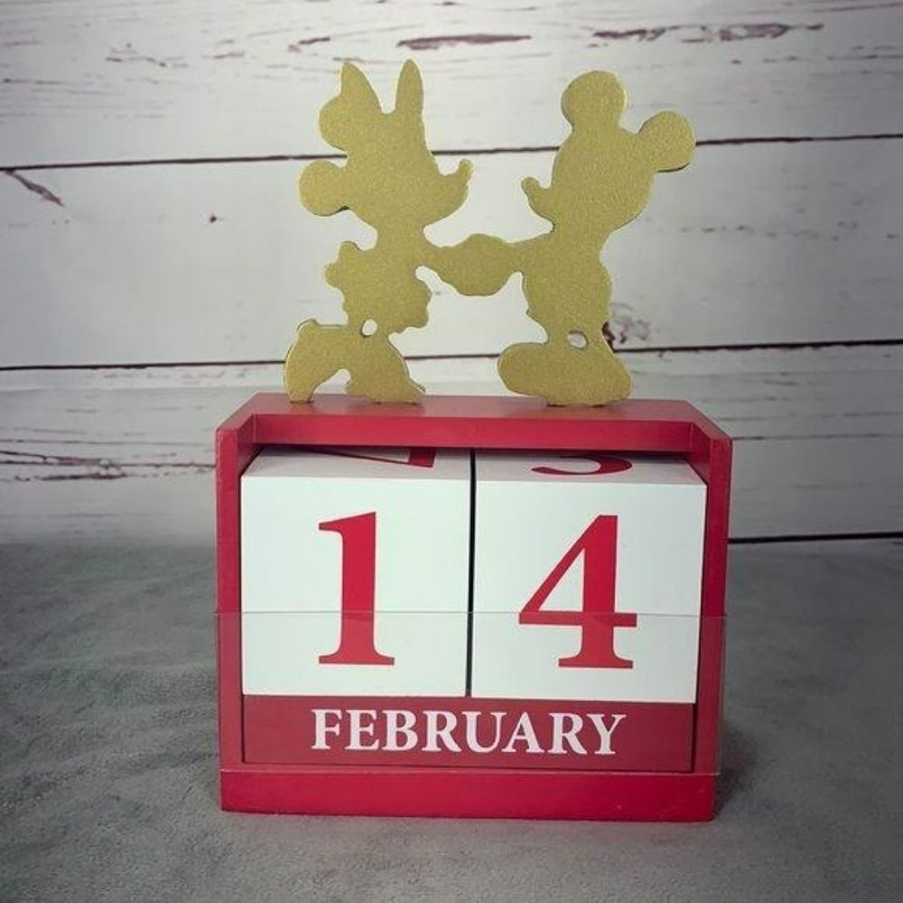 Disney Mickey and‎ Minnie Wood Block Calender
